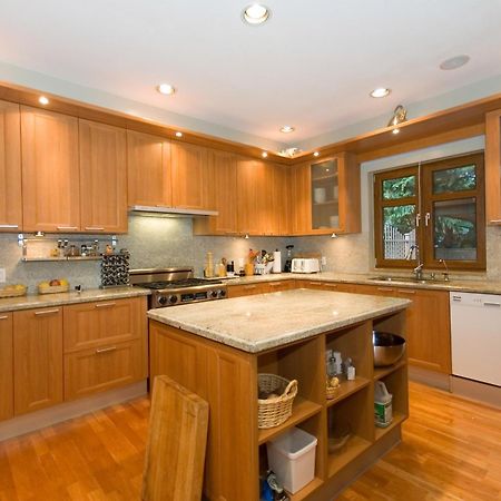 Villa Whistler Alpine Chalet Retreat & Wellness Extérieur photo