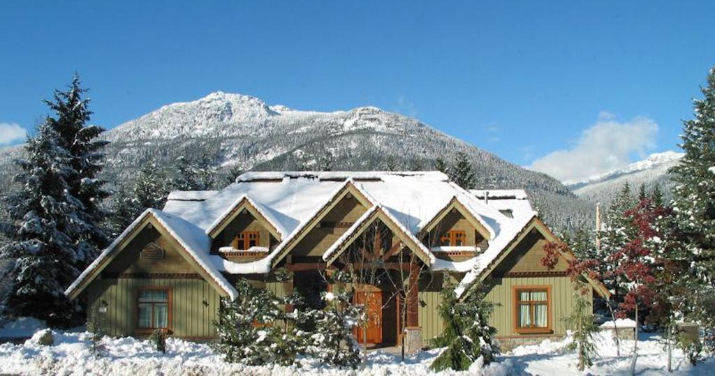 Villa Whistler Alpine Chalet Retreat & Wellness Extérieur photo