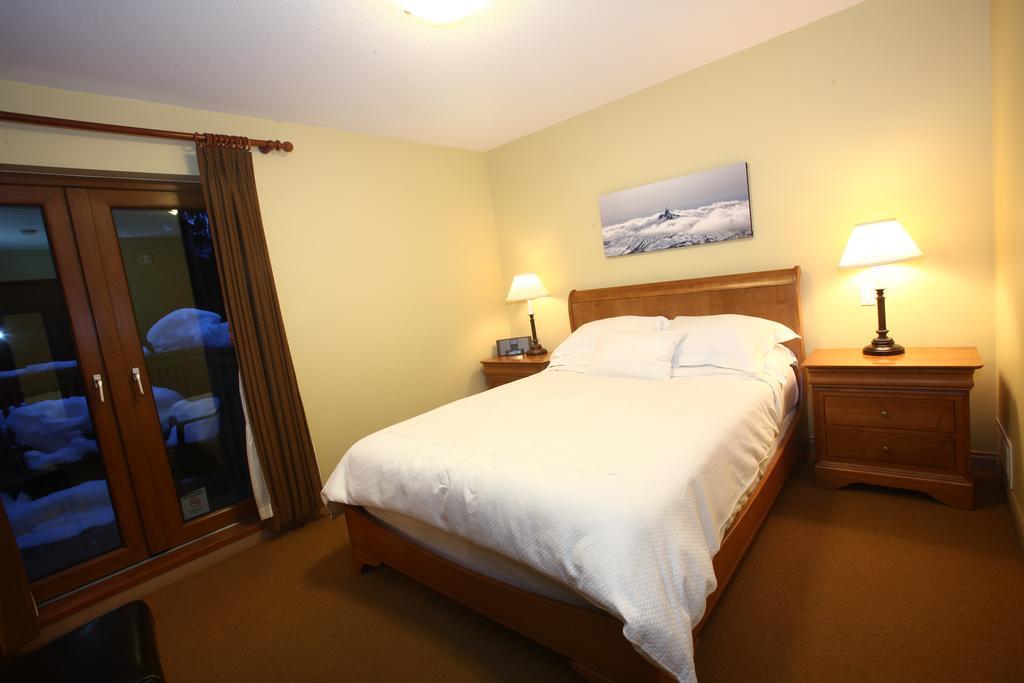 Villa Whistler Alpine Chalet Retreat & Wellness Chambre photo