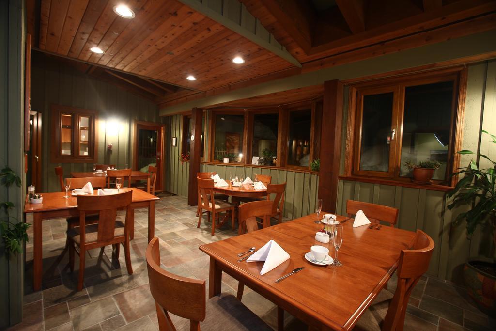 Villa Whistler Alpine Chalet Retreat & Wellness Chambre photo