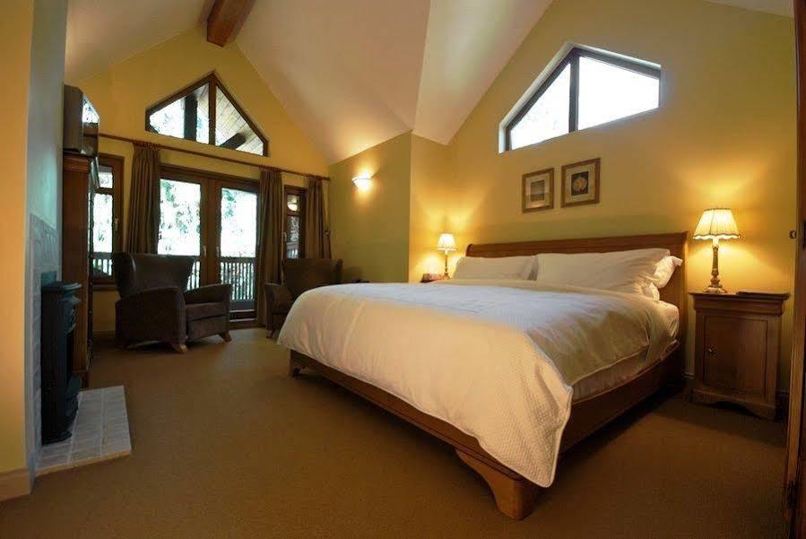Villa Whistler Alpine Chalet Retreat & Wellness Extérieur photo